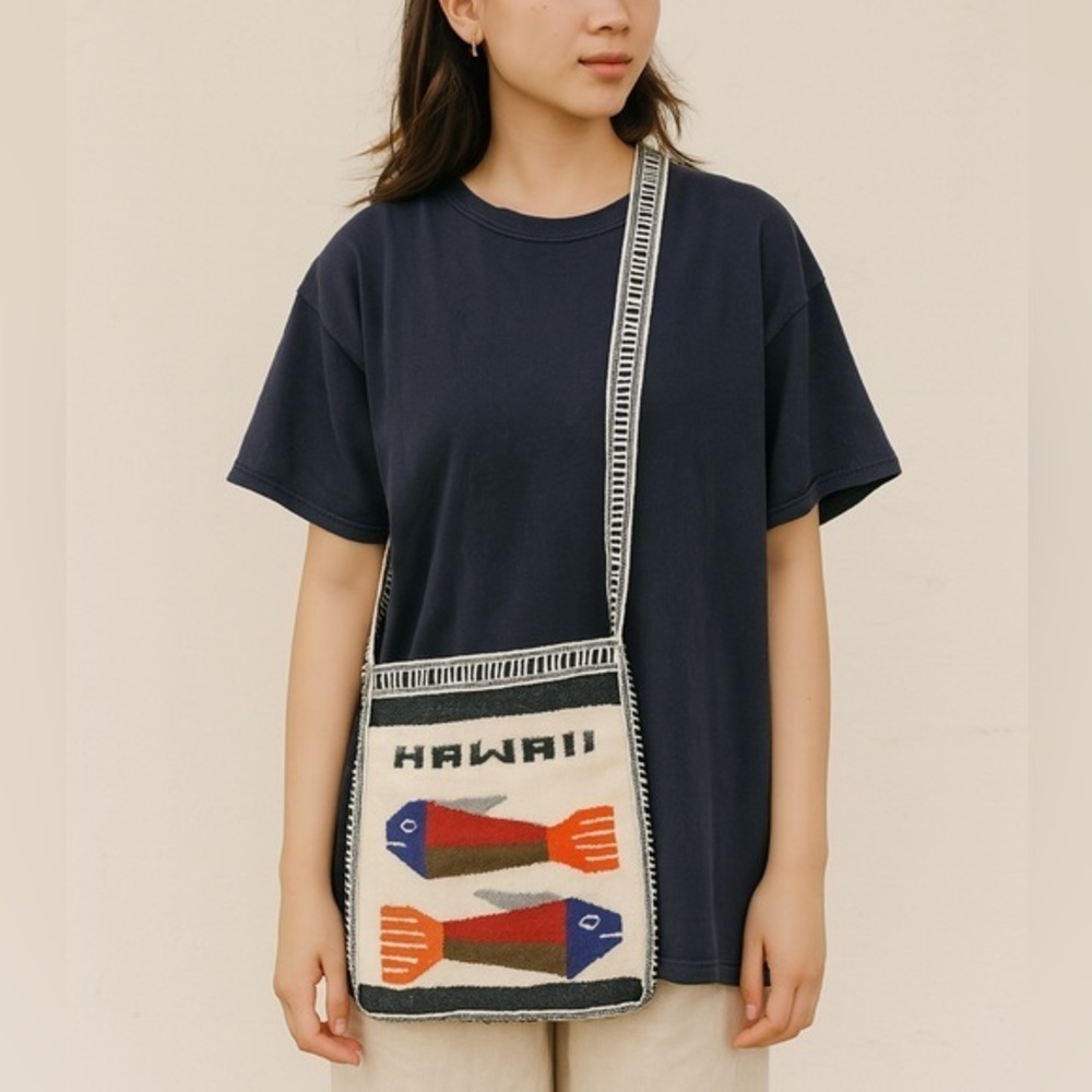 Vintage Peru Hawaii Fish Motif Crossbody Bag Wool Llama Blend